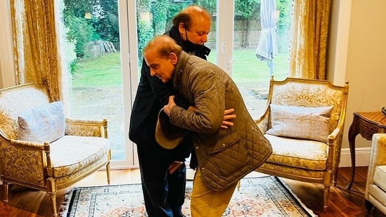 Pakistan Prime Minister Shehbaz Sharif called on PML-N leader Nawaz Sharif in London(Source: PML-N/Twitter)