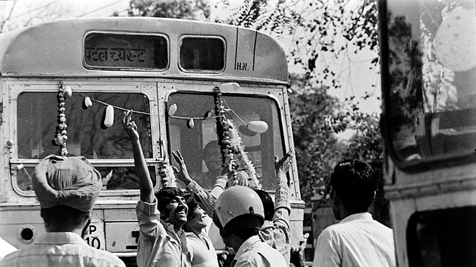 This 1974 photo shows DU students protesting ‘inadequate public transport’ in the city, and stop a U-Special bus from plying inside the university’s North Campus. (Getty Images)