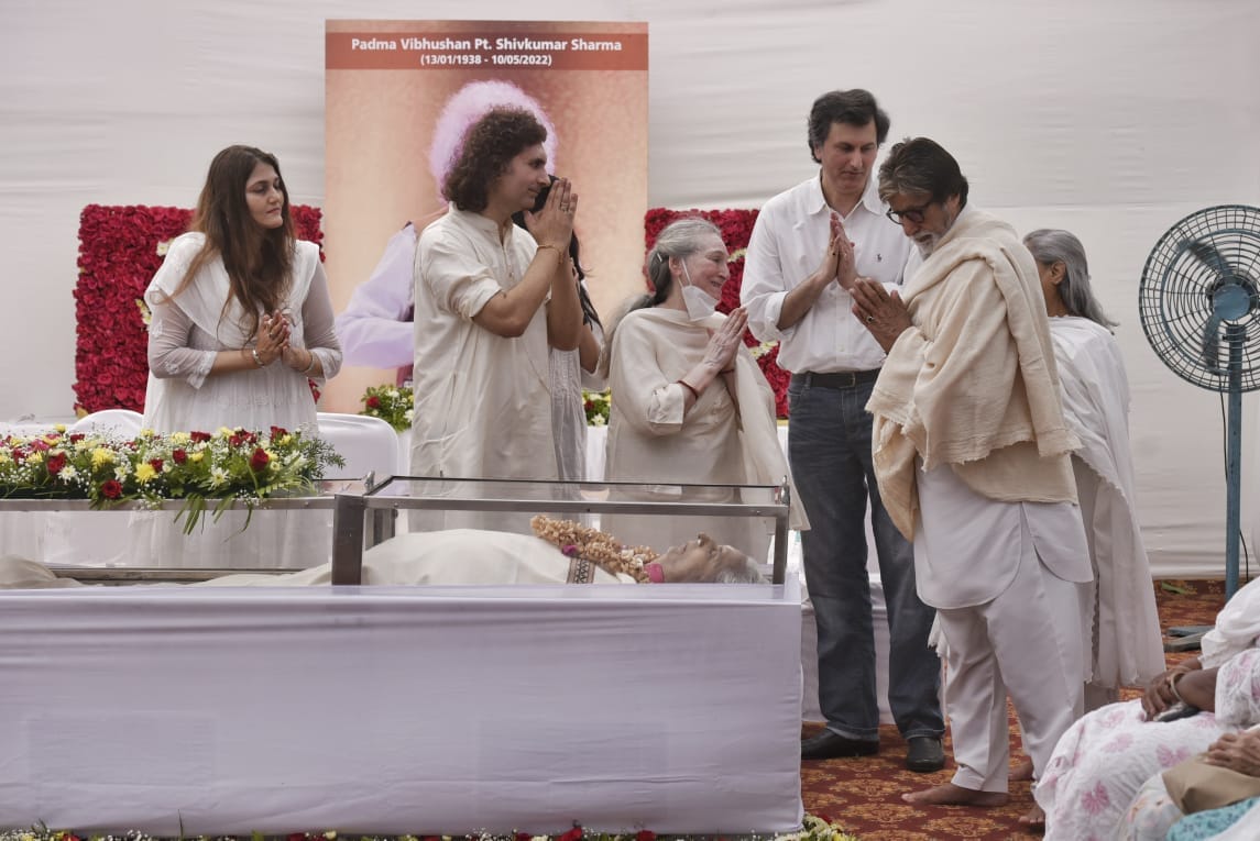 Amitabh Bachchan and Jaya Bachchan in Juhu. (Pratik Chorge)