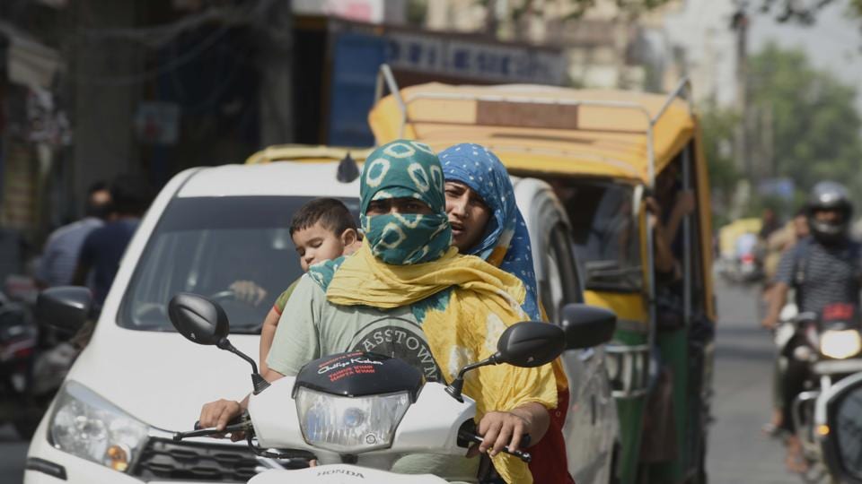 The maximum temperature at the Safdarjung Observatory, Delhi's base station, rose to 41.4 degrees Celsius on Wednesday, May 11, 2022. (Parveen Kumar/HT PHOTO) The maximum temperature at the Safdarjung Observatory, Delhi's base station, rose to 41.4 degrees Celsius on Wednesday, May 11, 2022. (Parveen Kumar/HT PHOTO)