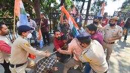 Police personnel try to bring situation under control during a protest of NSUI members against Himachal chief minister Jai Ram Thakur over paper leak. (PTI file photo)