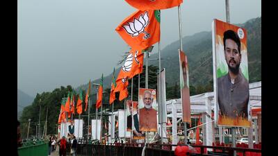 Preparations underway for BJP national president JP Nadda’s public meeting in Kullu, on Thursday. (Aqil Khan /Hindustan Times)