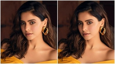 Aamna played muse to fashion designer house Self-Portrait and picked a little yellow dress for the outdoor photoshoot. (Instagram/@aamnasharifofficial)