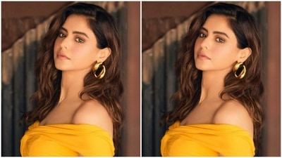 Styled by hairstylist Shefali, Aamna wore her tresses open in soft wavy curls with a side part. (Instagram/@aamnasharifofficial)