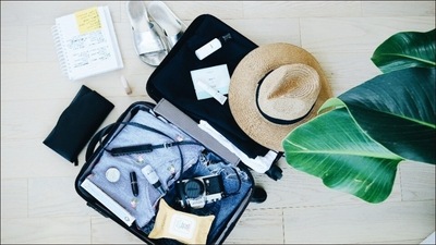 Travelling this summer? Check out this holiday packing list with vacation must-haves&nbsp; (Photo by Marissa Grootes on Unsplash)
