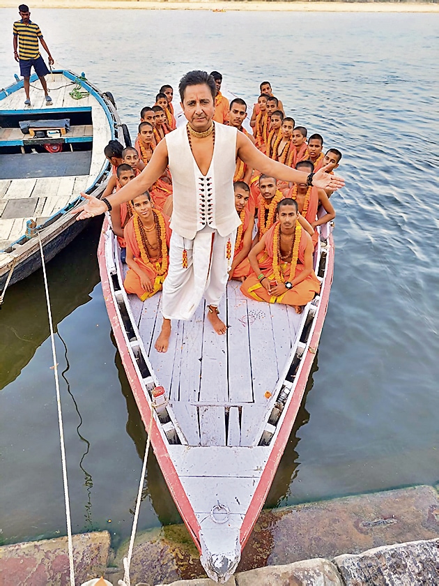 Sukhwinder Singh during his shoot in Varanasi. Sukhwinder Singh during his shoot in Varanasi.