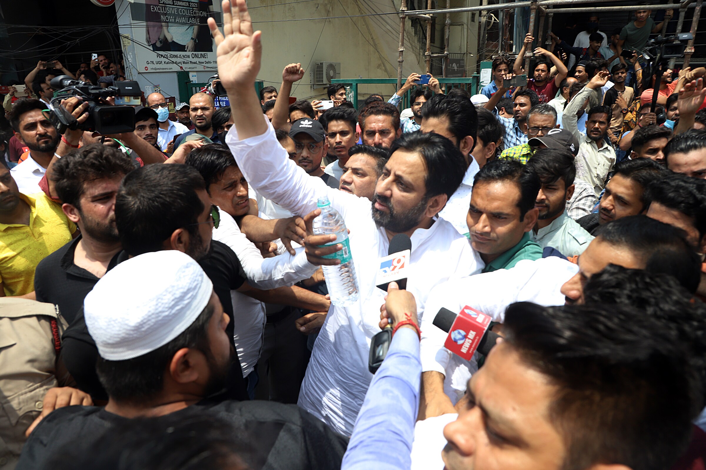 AAP MLA Amanatullah Khan speaking to the media during an anti-encroachment drive in the Shaheen Bagh area. (ANI) AAP MLA Amanatullah Khan speaking to the media during an anti-encroachment drive in the Shaheen Bagh area. (ANI)