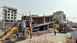 Four buildings were razed in southeast Delhi's Kanchan Kunj area on Thursday.  (Sanjeev Verma/HT Photo)
