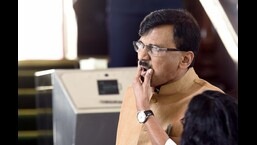 In a dig at the BJP, Raut said that issues such as Hanuman Chalisa and loudspeakers atop places of worship would not help the situation in Kashmir. (HT PHOTO)