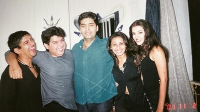 Farah Khan shares throwback pic from 2001 housewarming party.