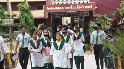CBSE Class 12 English term 2 exam 2022: Students coming out after appearing in CBSE Class 12 English exam at from Kendriya Vidyalaya School in Danapur, Patna on Friday. (HT Photo/Santosh Kumar) (HT Photo/Santosh Kumar/Patna)
