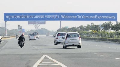 According to police, most accidents on the expressway--including the one on Thursday when an SUV ferrying seven people hit a truck--take place during the night because drivers feel sleepy and are unable to react quickly in case of emergencies. (HT Archive)