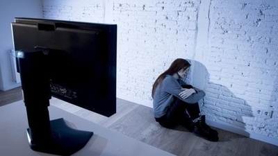Worldwide, 90 per cent of teens between 15 and 16 said they used a smartphone or mobile device. (Shutterstock) Worldwide, 90 per cent of teens between 15 and 16 said they used a smartphone or mobile device. (Shutterstock)