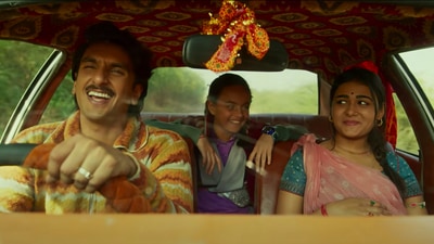 Jayeshbhai Jordaar movie review: Ranveer Singh and Shalini Pandey in the movie. Jayeshbhai Jordaar movie review: Ranveer Singh and Shalini Pandey in the movie.
