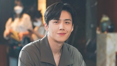 Kim Seon Ho is all set to make his theatrical comeback. Kim Seon Ho is all set to make his theatrical comeback.