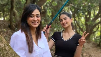 Shweta Tiwari with daughter Palak Tiwari during one of their outings.&nbsp;