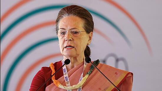 COVID-19: Modi speaks to Sonia, Manmohan, other leaders - The Economic Times