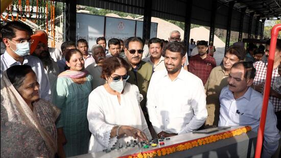 Kirron Kher inaugurating the automatic block-making machine at the C and D waste plant in Industrial Area, Chandigarh. (HT Photo)