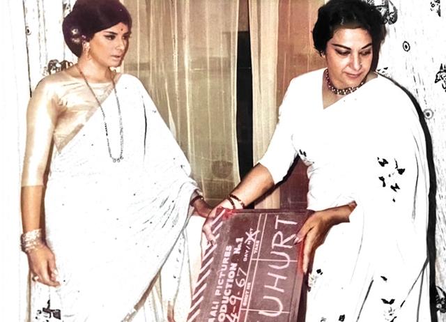 Nargis giving the clap for Zaheeda’s film Nargis giving the clap for Zaheeda’s film