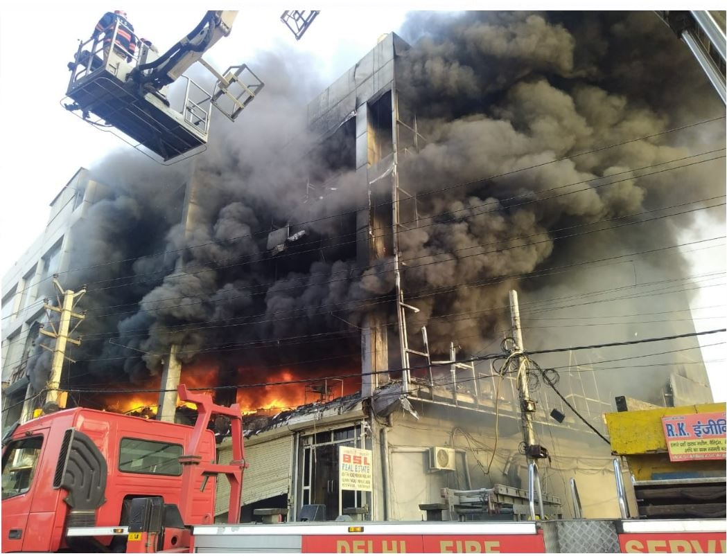 The fire broke out near pillar 544 of west Delhi's Mundka metro station on Friday, May 13, 2022. (HT Photo)