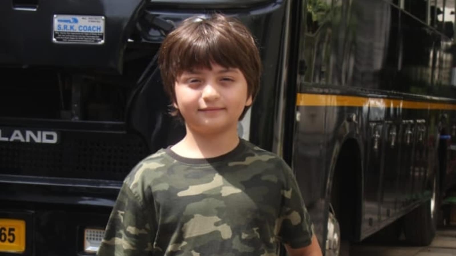 AbRam Khan joins mom Gauri Khan at her studio, poses for paparazzi for the first time; fans find him ‘polite’. Watch