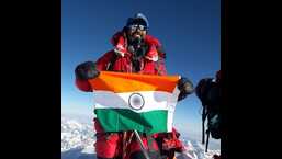 Jitendra Gaware ascended the 8,516-metre Mt Lhotse, the fourth tallest mountain after Mount Everest, K2 and Kanchenjunga, on Saturday to become Maharashtra’s second climber to achieve the feat. (HT PHOTO)