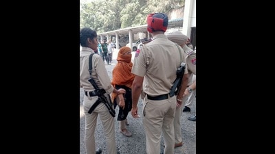 The woman outside the police commissioner’s office in Ludhiana on Friday. (HT Photo)