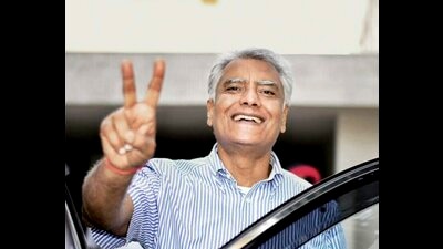 Congress leader Sunil Jakhar said his aim was to show the mirror to the Congress (PTI) Congress leader Sunil Jakhar said his aim was to show the mirror to the Congress (PTI)