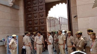 More than 1,500 policemen and PAC jawans were deployed at the Gyanvapi mosque complex as part of the security arrangements. More than 1,500 policemen and PAC jawans were deployed at the Gyanvapi mosque complex as part of the security arrangements.