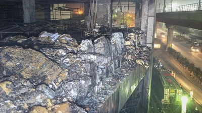 The building which has been engulfed in fire had a car showroom and office spaces. It is close to the Mundka metro station. (Sanchit Khanna/Hindustan Times)