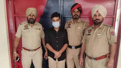 Accused, who impersonated as an IAS officer, arrested by Dugri Police in Ludhiana on May 14, 2022. (Harvinder Singh/HT)