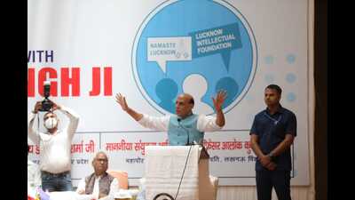 Defence minister and Lucknow MP Rajnath Singh at ‘Namaste Lucknow with Rajnath Singh’ organized by the Lucknow Intellectual Foundation . (HT)