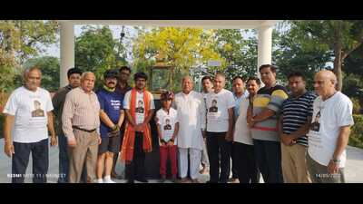 MP Rajendra Agarwal and Dr Anil Naushran greet Aarav along with other people in Meerut on Saturday. (HT Photo)