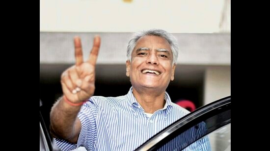 Congress leader Sunil Jakhar said his aim was to show the mirror to the Congress (PTI)