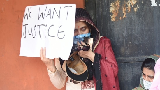 Members of the Kashmiri Pandit community stage protest in Srinagar over the killing of government employee Rahul Bhat, who was shot dead by terrorists in Budgam on May 10.(PTI)