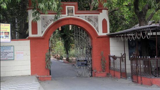 Mental Hospital in Thane. RTI reply reveals only four regional mental hospitals are functioning in Maharashtra as of May 1. (HT FILE)