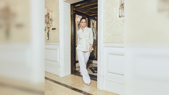 Kangana Ranaut's outfit is by Rajesh Pratap Singh. She teamed her look with golden earrings by Misho Designs.(Instagram/@tanghavri)