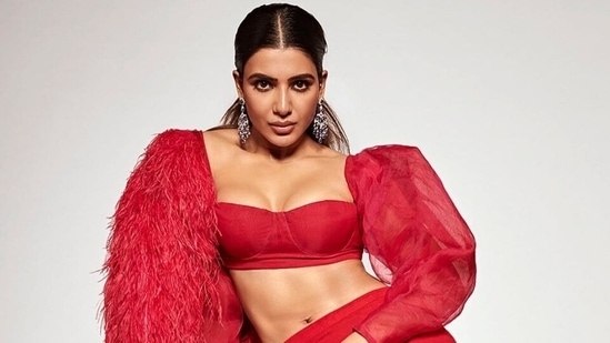 Samantha Ruth Prabhu nails Barbell Squats with her A team in early morning workout video, here's why you should do it(Instagram/@samantharuthprabhuoffl)