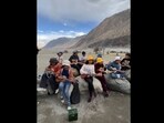 The group of kids were seen performing Parteek Kuhad and Ankur Tewari's song Dil Beparvah in Ladakh's Nubra Valley. (littlemisschatterbox28/Instagram)