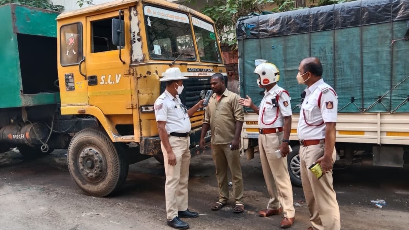 BBMP garbage truck mows down Swiggy delivery boy | Bengaluru