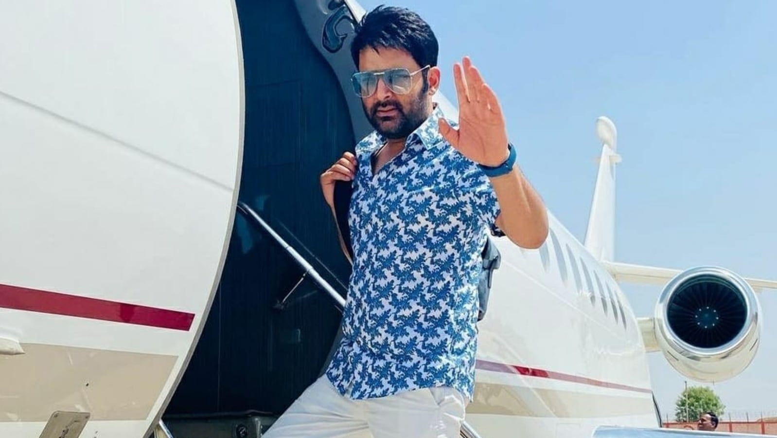Kapil Sharma jets off to attend ‘paji’ Mika Singh’s swayamvar in Jodhpur, is worried about the groom backing out