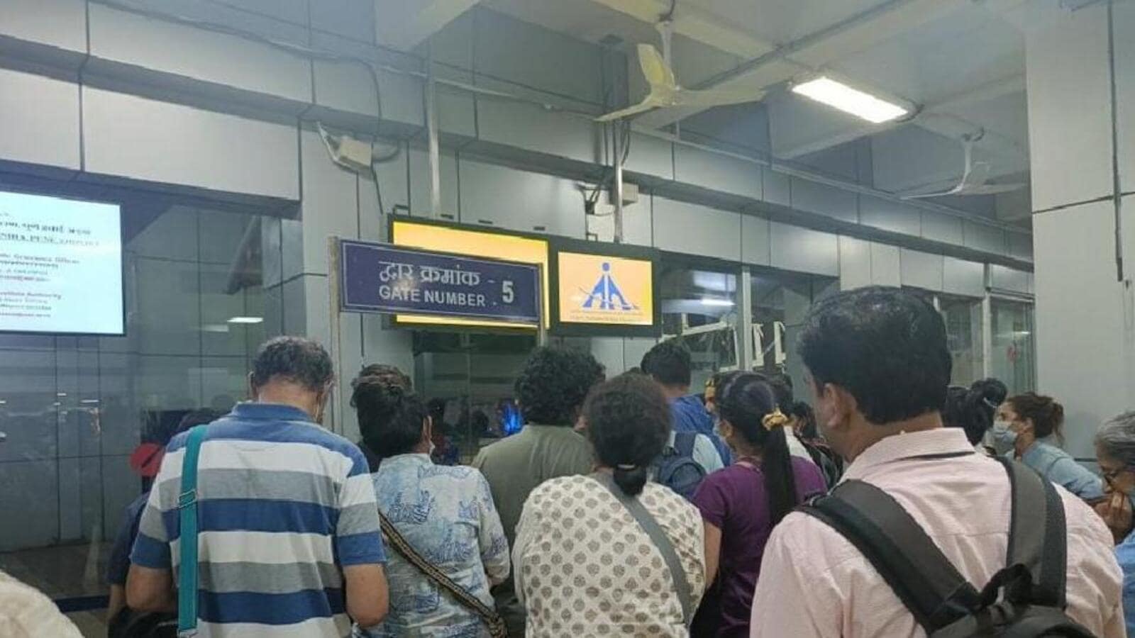 Flyers wait in aircraft for 3 hours as Pune-Bengaluru flight delayed