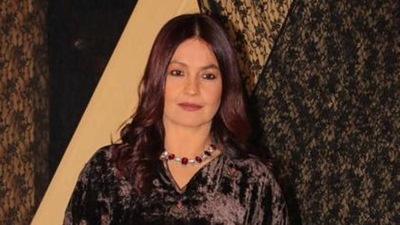 Actor-filmmaker Pooja Bhatt was awarded by PETA India. Actor-filmmaker Pooja Bhatt was awarded by PETA India.