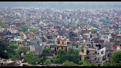 Experts point at flaws in Chandigarh’s original plan, a governance process paralysed by ad hocism, the slum economics and politico-bureaucratic nexus as some of the causes of slumisation of Chandigarh. (Sant Arora /HT) Experts point at flaws in Chandigarh’s original plan, a governance process paralysed by ad hocism, the slum economics and politico-bureaucratic nexus as some of the causes of slumisation of Chandigarh. (Sant Arora /HT)