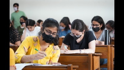 Janki Devi Memorial College students appear for offline examination, after a gap of two years due to the Covid-19 pandemic. (Photo: Gokul VS/HT) Janki Devi Memorial College students appear for offline examination, after a gap of two years due to the Covid-19 pandemic. (Photo: Gokul VS/HT)