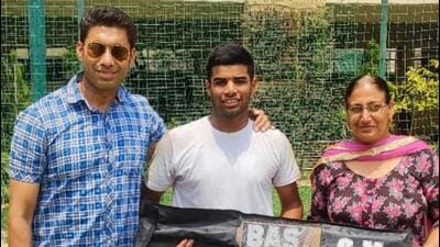 DAV School, BRS Nagar, Ludhiana, felicitated the school’s star bowler Aradhya Shukla. (HT Photo)