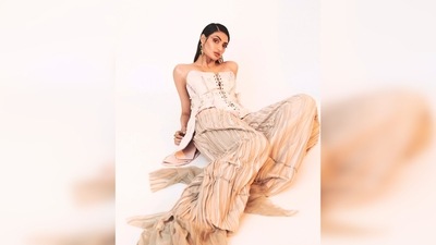 Athiya Shetty pulled off the quirky yet stylish look effortlessly as she lay on the floor for the photographer to capture some amazing frames. (Instagram/@athiyashetty) Athiya Shetty pulled off the quirky yet stylish look effortlessly as she lay on the floor for the photographer to capture some amazing frames. (Instagram/@athiyashetty)