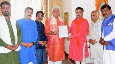 A delegation of BJP Jammu and Kashmir met LG Manoj Sinha in Srinagar regarding the security of Kashmiri Pandits and people from the minority communities in the Valley. (ANI)