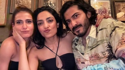 Harsh Varrdhan Kapoor shares picture with Shobita Dhulipala and Fatima Sana Shaikh and calls Shobita ‘a proud mom with her two children.’ Harsh Varrdhan Kapoor shares picture with Shobita Dhulipala and Fatima Sana Shaikh and calls Shobita ‘a proud mom with her two children.’