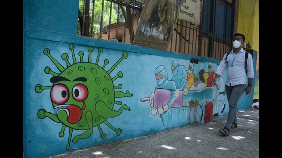 A study conducted by Pune’s BJ Medical College on kids who were infected with Omicron showed that the majority of the parents, of kids who were infected with the Omicron variant, were not fully vaccinated. (HT FILE PHOTO)